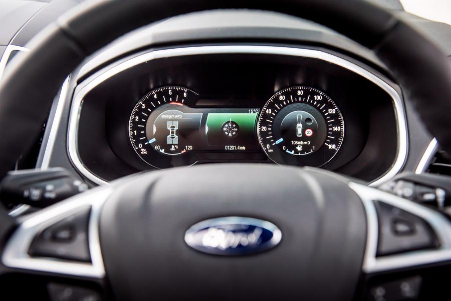 Панель приборов Ford Edge Sport 2016 года  (UK) (фото 22 из 27)